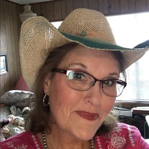 Meet your Posher, Debbie